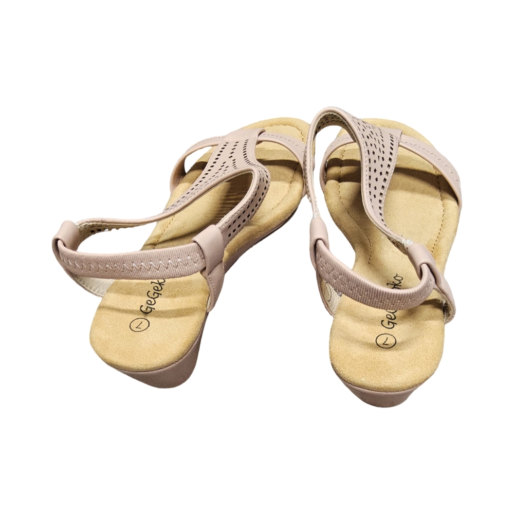 NWOT Cream Boho Sandals with T Strap and Open-Toe Design Size 7 - Picture 6 of 8